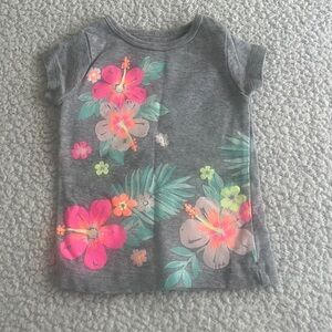 🟡Baby girl size 9 months t-shirt. brand carters